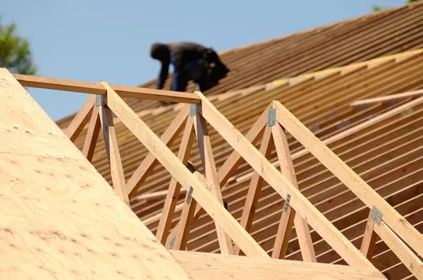 Navigating Roof Repairs with Experienced Dallas Contractors