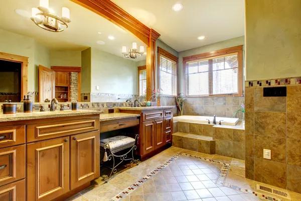 Tailored Bathroom Remodeling Services in Woodbridge