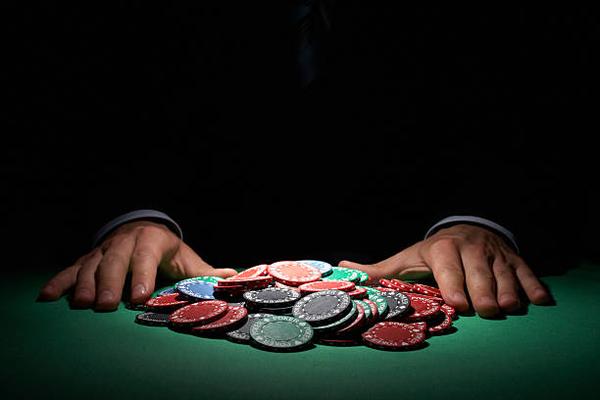 How to chơi poker and read your opponents