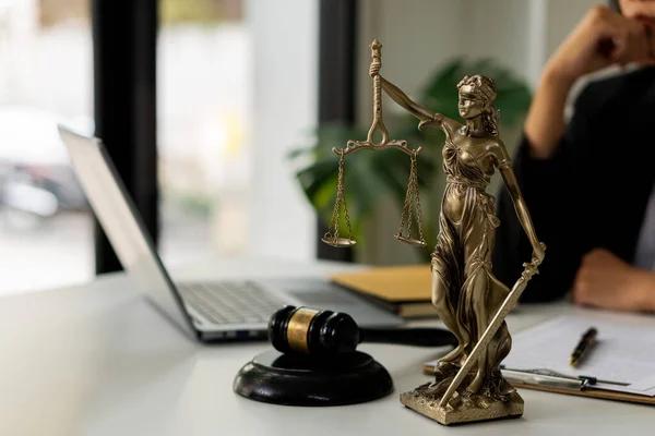 Affordable Lawyer Connection Service for Legal Needs