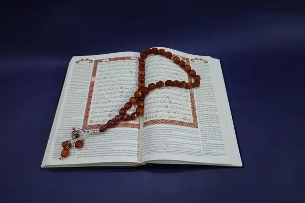 Yizkor Prayer for Mother and Father: A Meaningful Memorial Guide