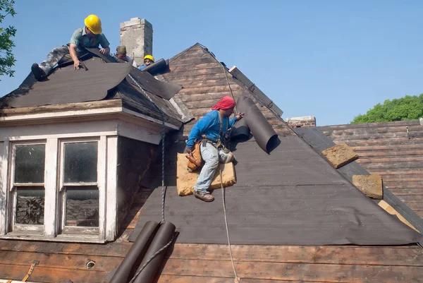 How Roofing Contractors Help Build Strong and Long-Lasting New Homes